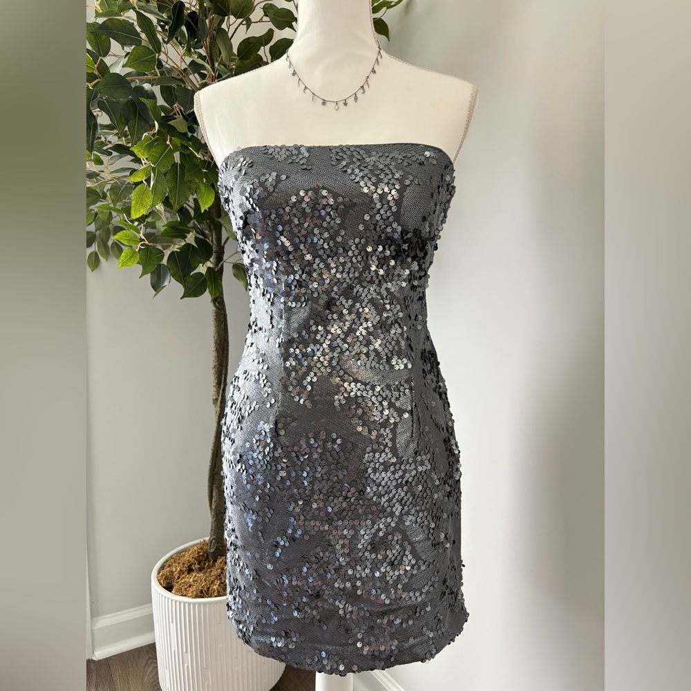 Knee Length Silver Sequins Strapless Dress